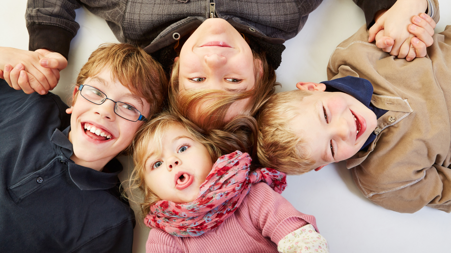 Таблица родственных связей кто кому приходится. Родители сына как называются. Названия родственников. Мемы про младенцев и родителей. Как назвать сыночка.